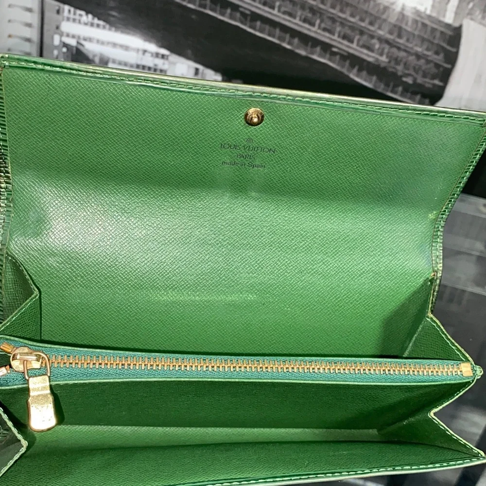 Authentic Rare Louis Vuitton Epi Leather Sarah Wallet